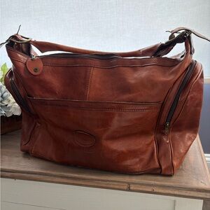 Leather weekender bag with side pockets